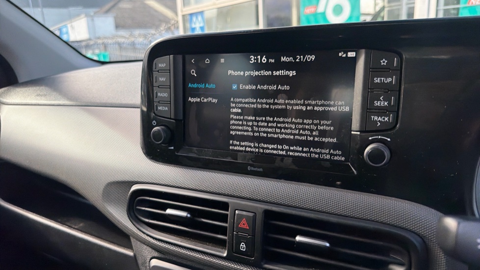 Hyundai i10 1.0 [63] Advance 5dr [Nav] Petrol Hatchback - Image 31