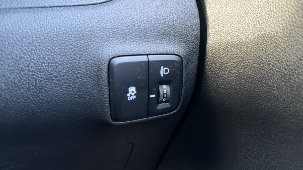 Hyundai i10 1.0 [63] Advance 5dr [Nav] Petrol Hatchback - Image 32