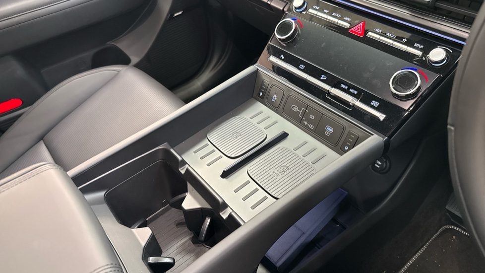 Hyundai SANTA FE 1.6 TGDi 239 Hybrid Calligraphy 5dr Auto Hybrid Estate - Image 13