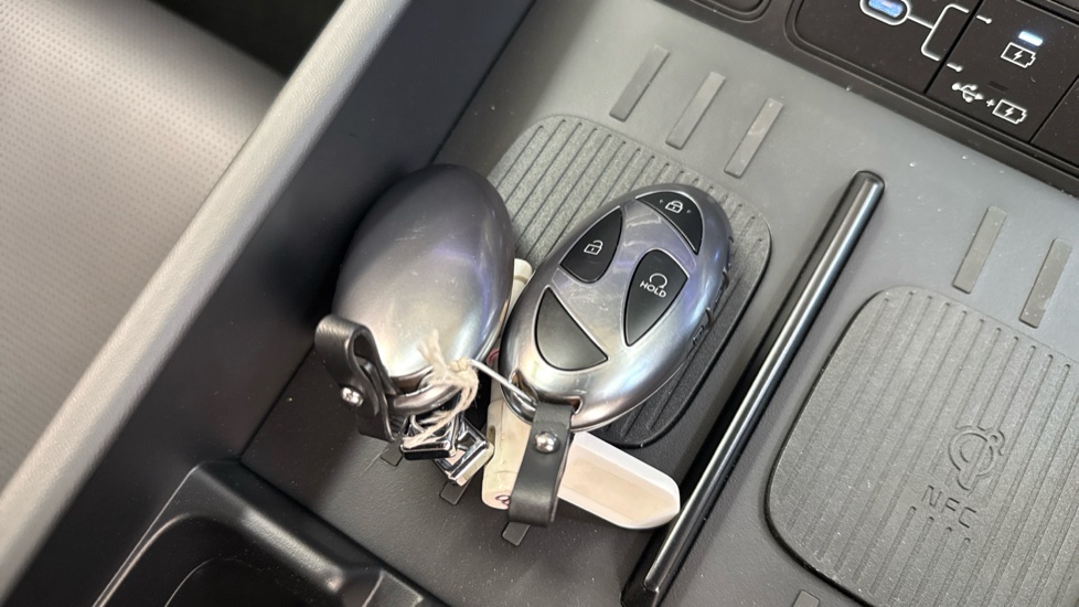 Hyundai SANTA FE 1.6 TGDi 239 Hybrid Calligraphy 5dr Auto Hybrid Estate - Image 19