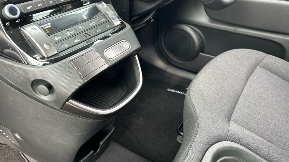 Hyundai INSTER 85kW 01 49kWh 5dr Auto Electric Hatchback - Image 13