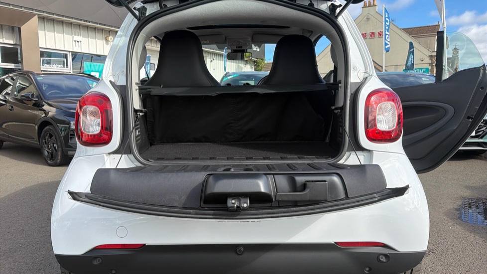 smart fortwo coupe 1.0 White Edition 2dr Auto Petrol Coupe - Image 4