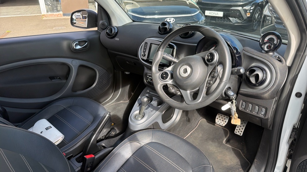 smart fortwo coupe 1.0 White Edition 2dr Auto Petrol Coupe - Image 11