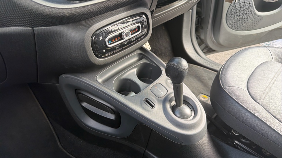 smart fortwo coupe 1.0 White Edition 2dr Auto Petrol Coupe - Image 13