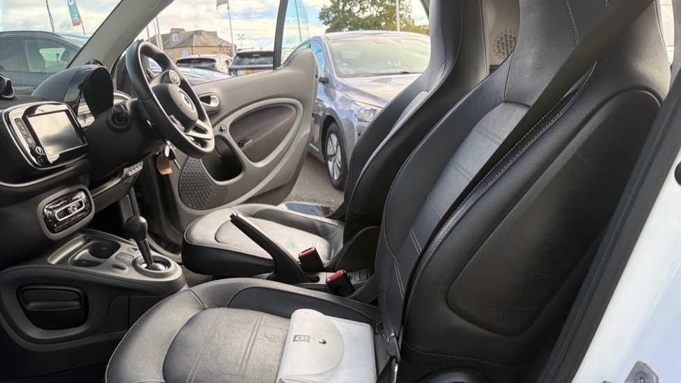 smart fortwo coupe 1.0 White Edition 2dr Auto Petrol Coupe - Image 16