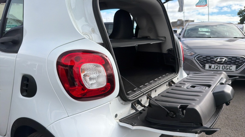 smart fortwo coupe 1.0 White Edition 2dr Auto Petrol Coupe - Image 25
