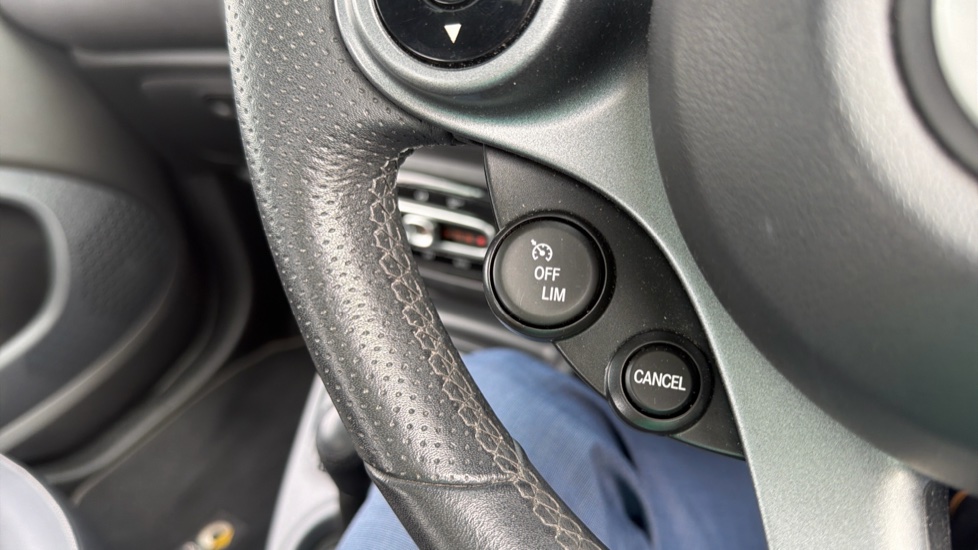 smart fortwo coupe 1.0 White Edition 2dr Auto Petrol Coupe - Image 27