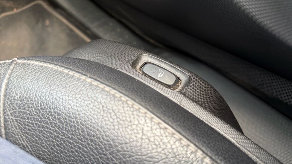 smart fortwo coupe 1.0 White Edition 2dr Auto Petrol Coupe - Image 35