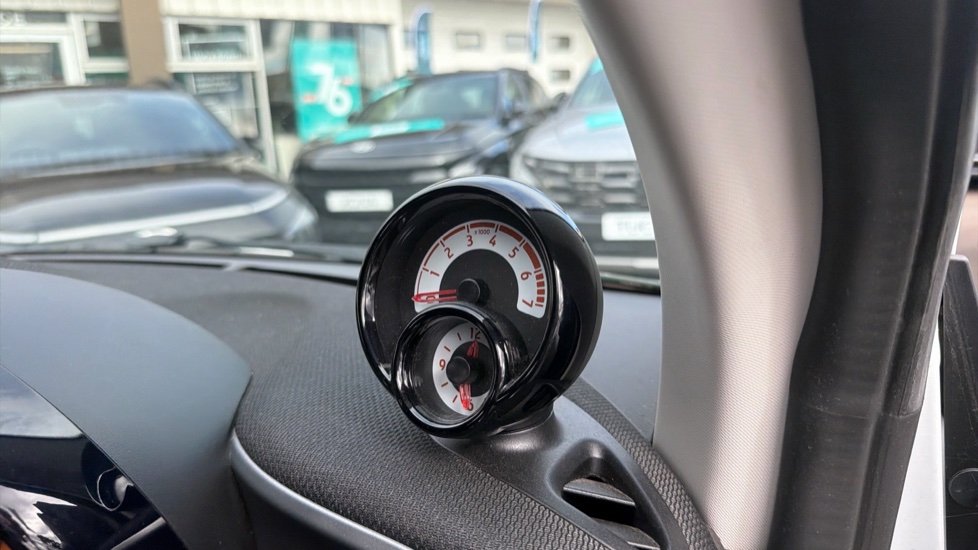 smart fortwo coupe 1.0 White Edition 2dr Auto Petrol Coupe - Image 40