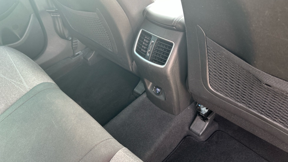 Hyundai TUCSON 1.6 GDi SE Nav 5dr 2WD Petrol Estate - Image 42