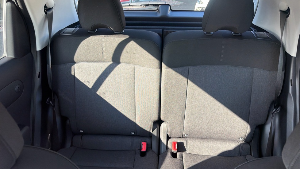 Hyundai INSTER 85kW 02 49kWh 5dr Auto Electric Hatchback - Image 15