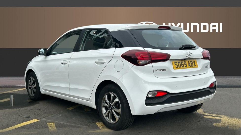 Hyundai i20 1.2 MPi SE 5dr Petrol Hatchback - Image 2