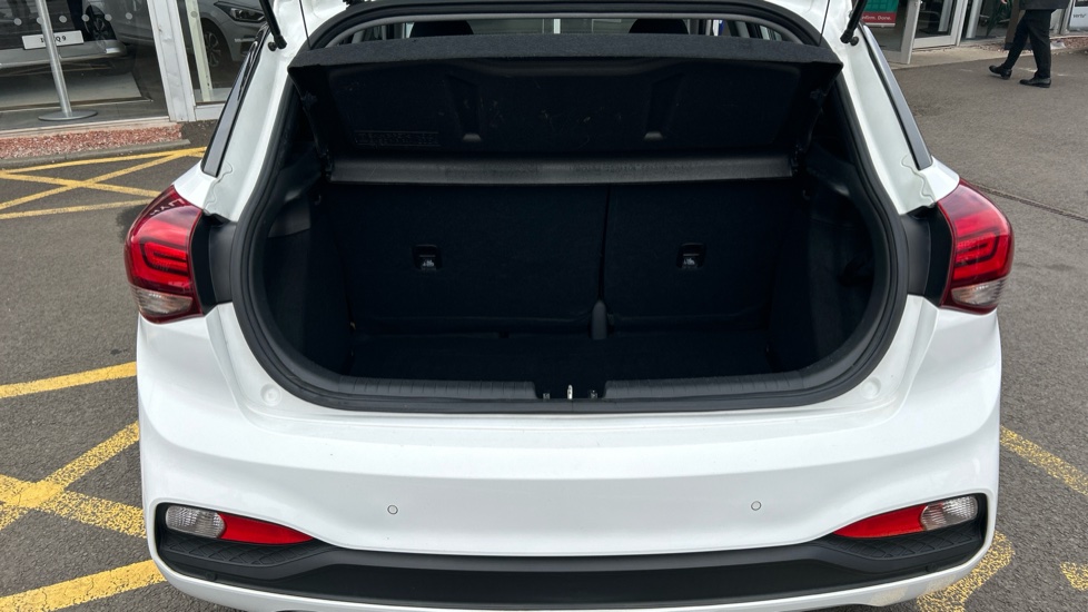 Hyundai i20 1.2 MPi SE 5dr Petrol Hatchback - Image 4