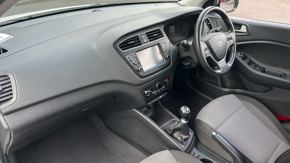 Hyundai i20 1.2 MPi SE 5dr Petrol Hatchback - Image 9
