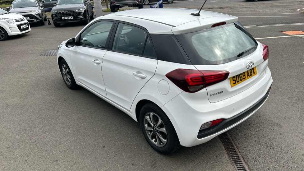 Hyundai i20 1.2 MPi SE 5dr Petrol Hatchback - Image 34