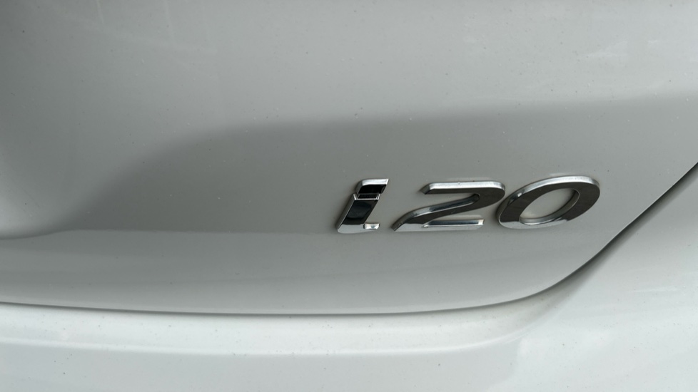Hyundai i20 1.2 MPi SE 5dr Petrol Hatchback - Image 39