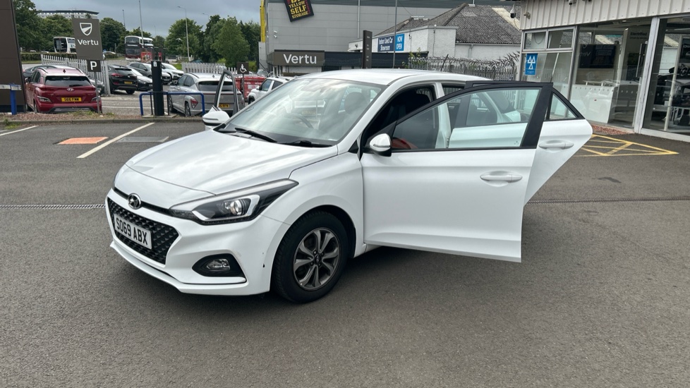 Hyundai i20 1.2 MPi SE 5dr Petrol Hatchback - Image 40