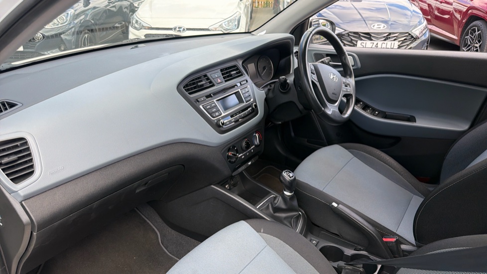 Hyundai i20 1.2 SE 5dr Petrol Hatchback - Image 9
