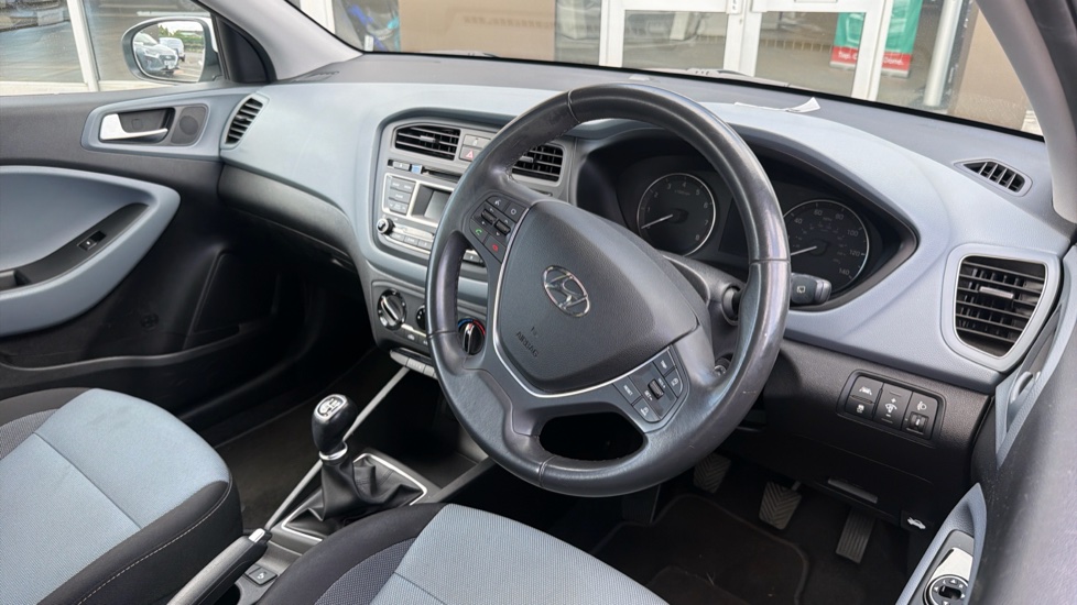Hyundai i20 1.2 SE 5dr Petrol Hatchback - Image 11