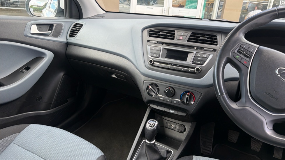 Hyundai i20 1.2 SE 5dr Petrol Hatchback - Image 14