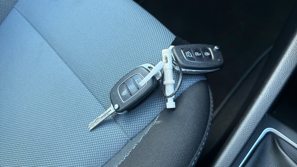Hyundai i20 1.2 SE 5dr Petrol Hatchback - Image 19