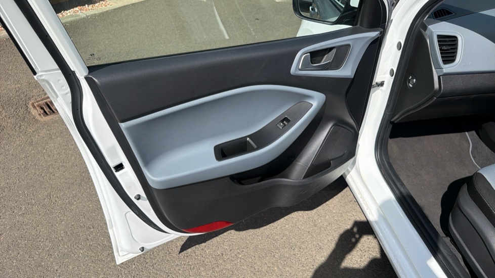 Hyundai i20 1.2 SE 5dr Petrol Hatchback - Image 25
