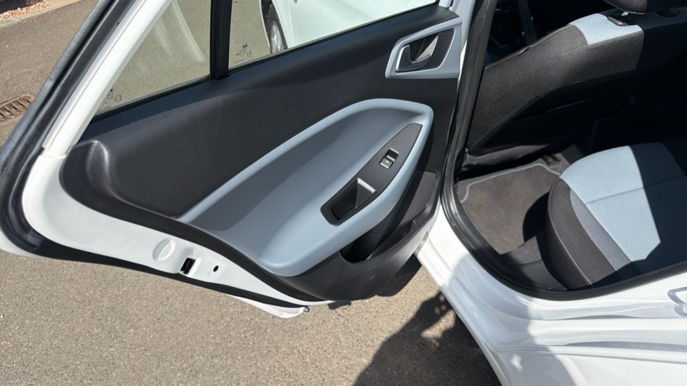 Hyundai i20 1.2 SE 5dr Petrol Hatchback - Image 26