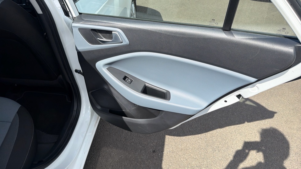 Hyundai i20 1.2 SE 5dr Petrol Hatchback - Image 27