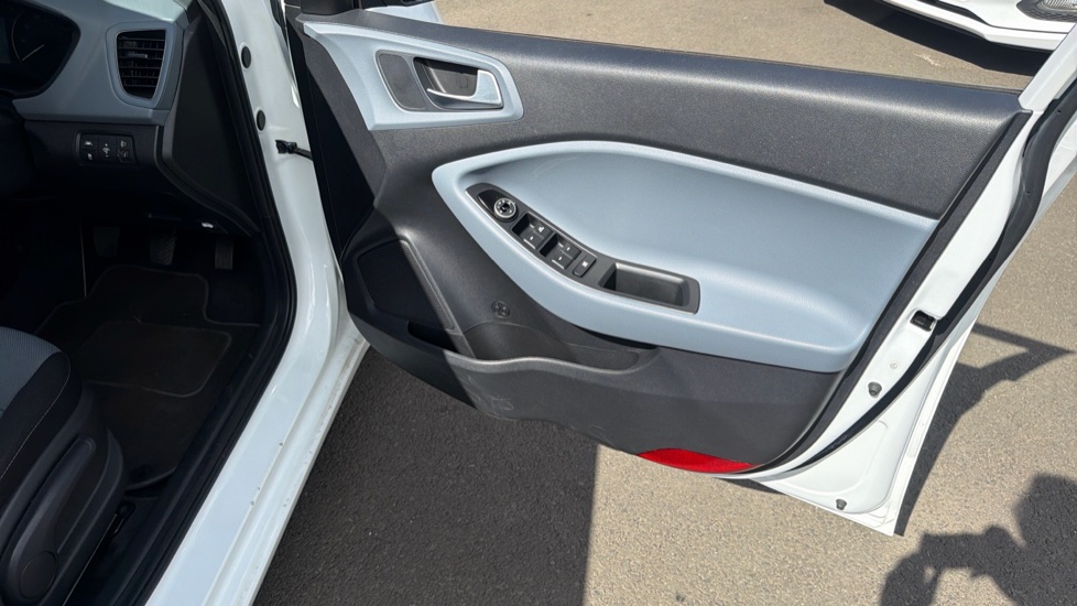 Hyundai i20 1.2 SE 5dr Petrol Hatchback - Image 28