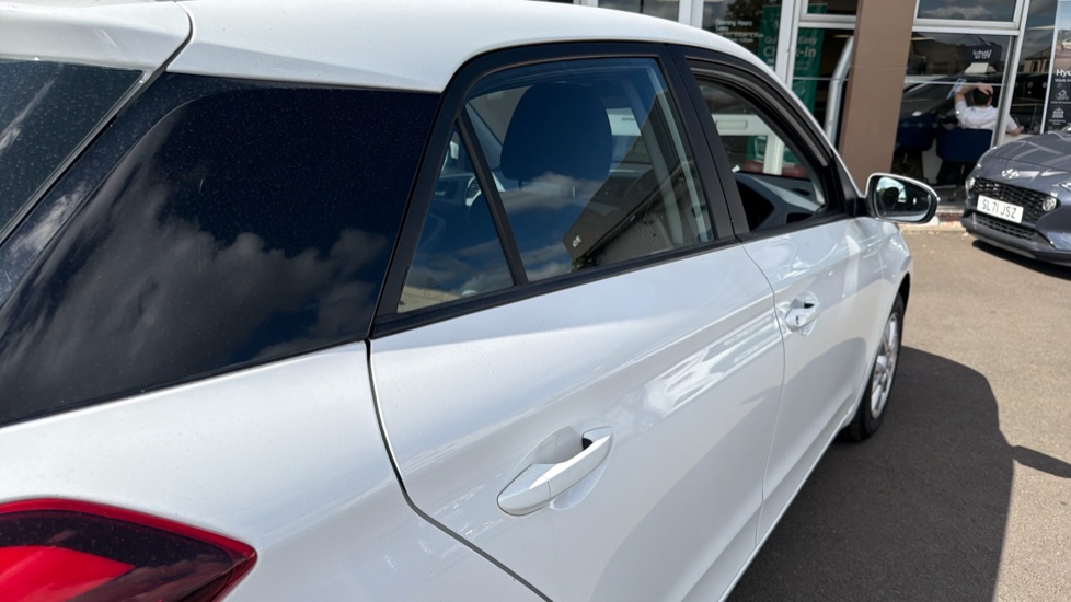 Hyundai i20 1.2 SE 5dr Petrol Hatchback - Image 29