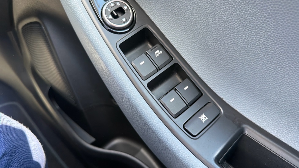Hyundai i20 1.2 SE 5dr Petrol Hatchback - Image 38