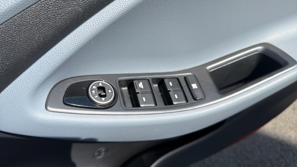 Hyundai i20 1.2 SE 5dr Petrol Hatchback - Image 43