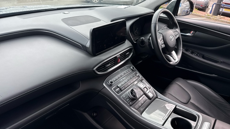 Hyundai SANTA FE 1.6 TGDi Plug-in Hybrid Premium 5dr 4WD Auto Estate - Image 9