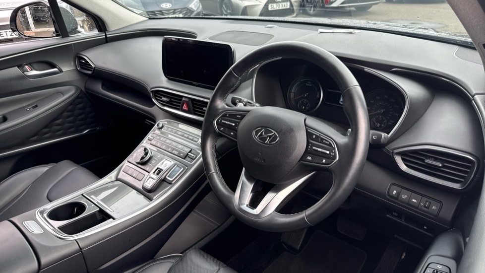 Hyundai SANTA FE 1.6 TGDi Plug-in Hybrid Premium 5dr 4WD Auto Estate - Image 11