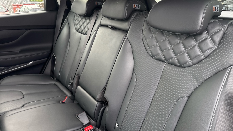 Hyundai SANTA FE 1.6 TGDi Plug-in Hybrid Premium 5dr 4WD Auto Estate - Image 15