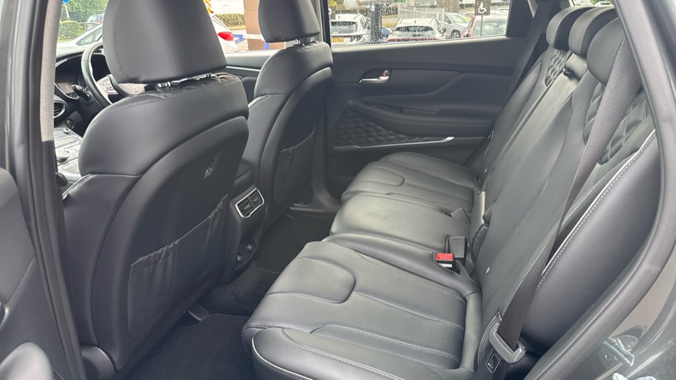 Hyundai SANTA FE 1.6 TGDi Plug-in Hybrid Premium 5dr 4WD Auto Estate - Image 16