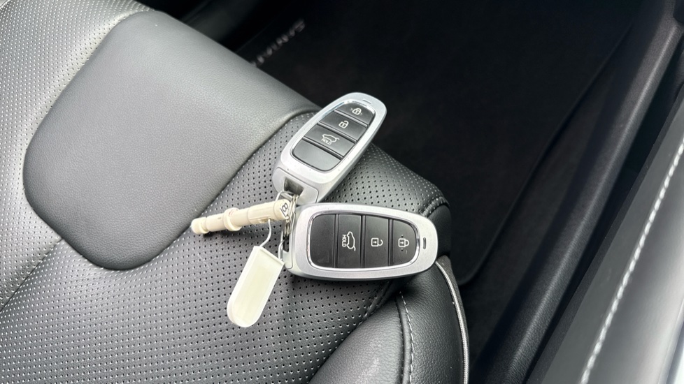 Hyundai SANTA FE 1.6 TGDi Plug-in Hybrid Premium 5dr 4WD Auto Estate - Image 20