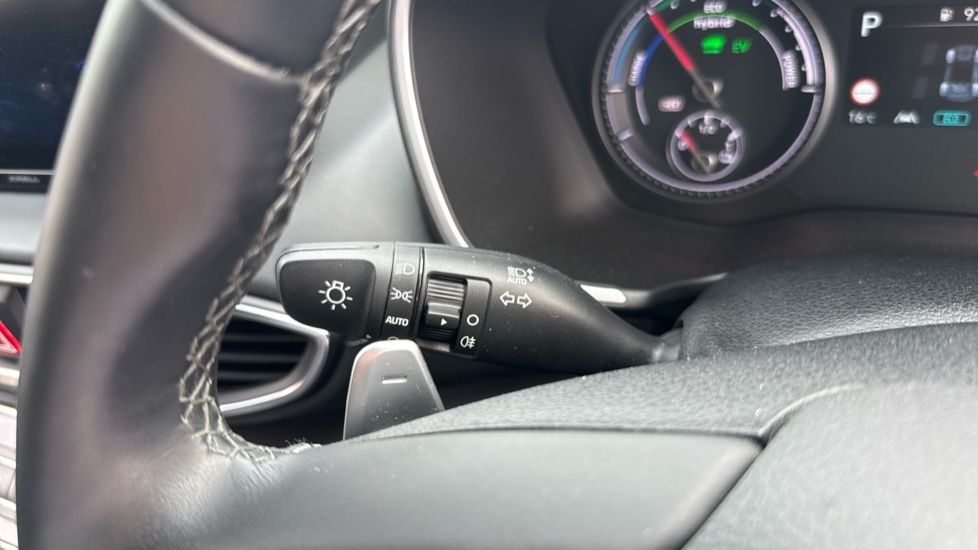 Hyundai SANTA FE 1.6 TGDi Plug-in Hybrid Premium 5dr 4WD Auto Estate - Image 22