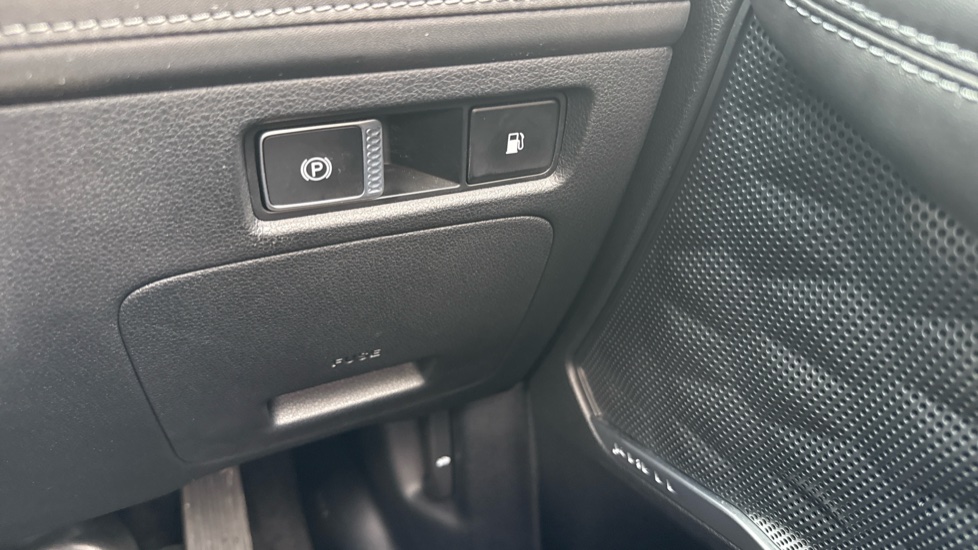 Hyundai SANTA FE 1.6 TGDi Plug-in Hybrid Premium 5dr 4WD Auto Estate - Image 33