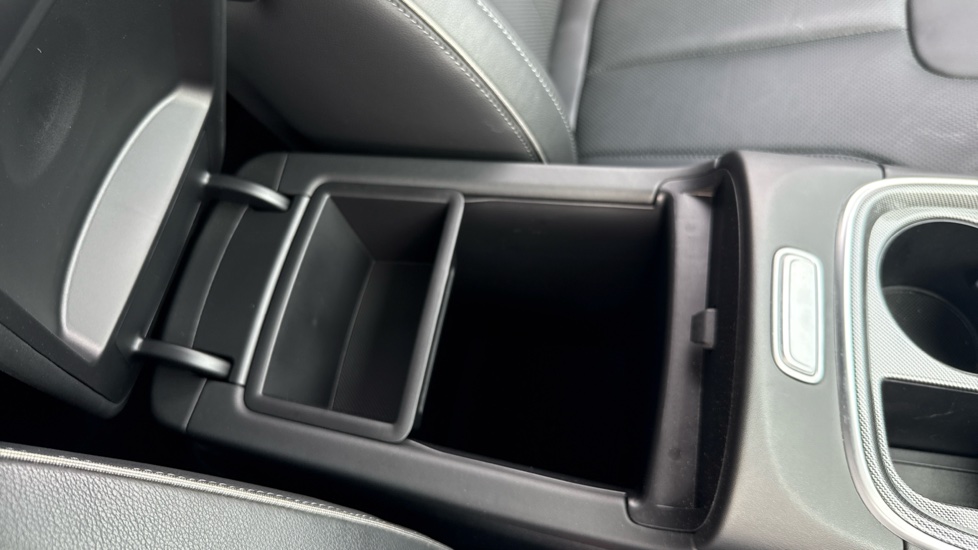 Hyundai SANTA FE 1.6 TGDi Plug-in Hybrid Premium 5dr 4WD Auto Estate - Image 35