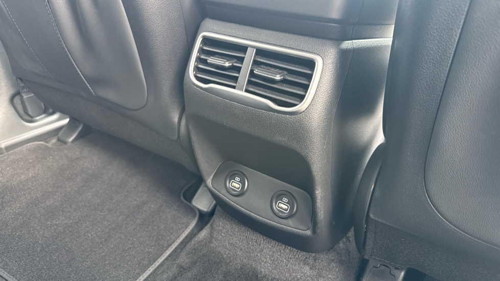 Hyundai SANTA FE 1.6 TGDi Plug-in Hybrid Premium 5dr 4WD Auto Estate - Image 38