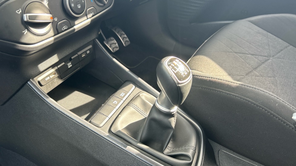 Hyundai BAYON 1.0 TGDi 48V MHEV SE Connect 5dr Petrol Hatchback - Image 13