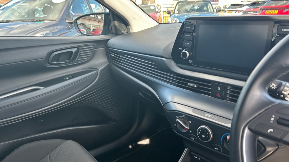 Hyundai BAYON 1.0 TGDi 48V MHEV SE Connect 5dr Petrol Hatchback - Image 14