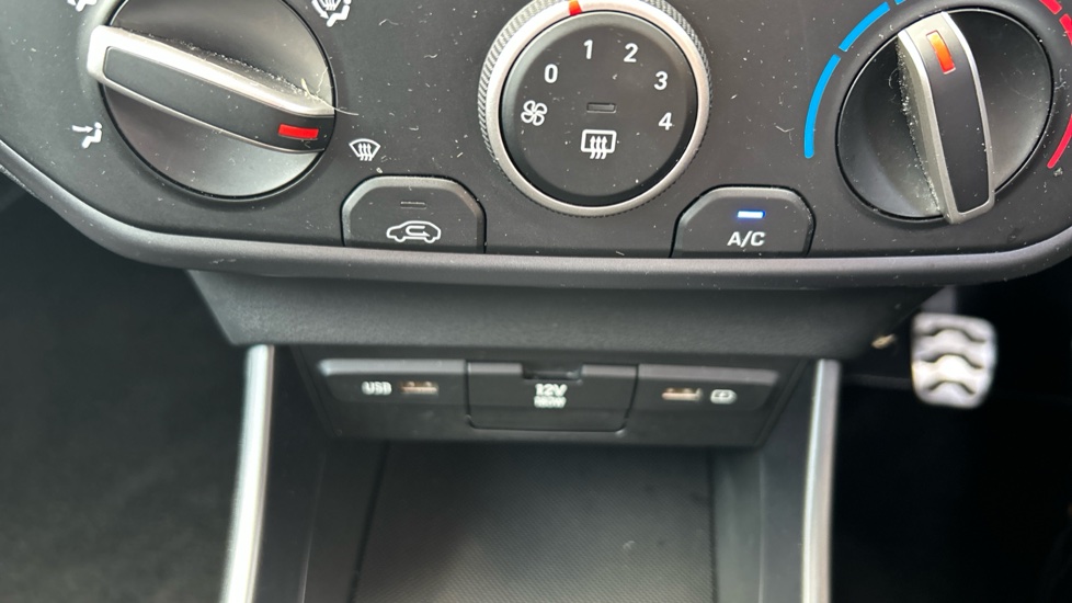Hyundai BAYON 1.0 TGDi 48V MHEV SE Connect 5dr Petrol Hatchback - Image 23