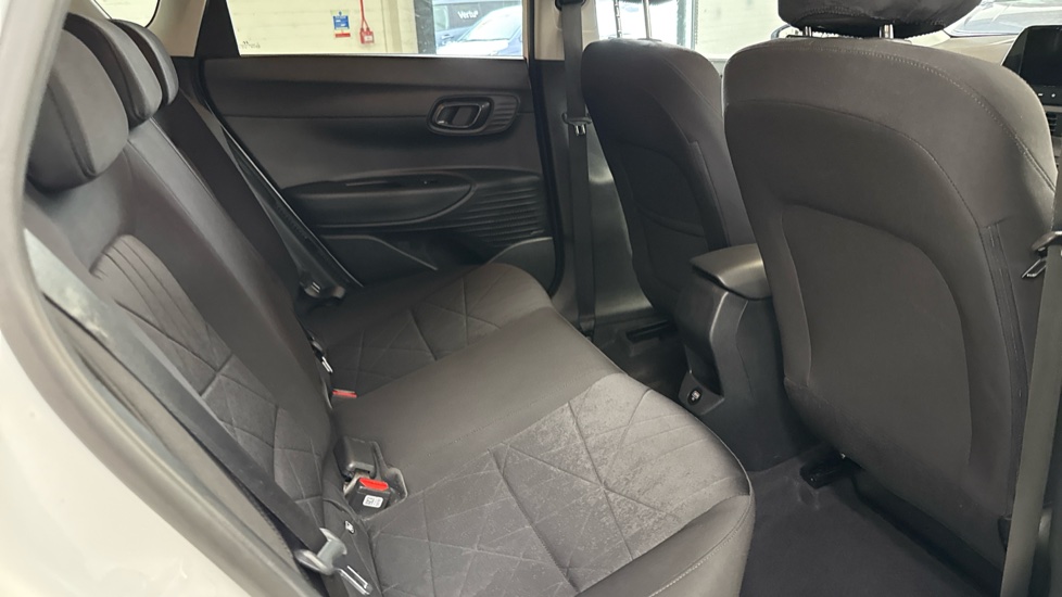 Hyundai BAYON 1.0 TGDi 48V MHEV Ultimate 5dr DCT Petrol Hatchback - Image 16