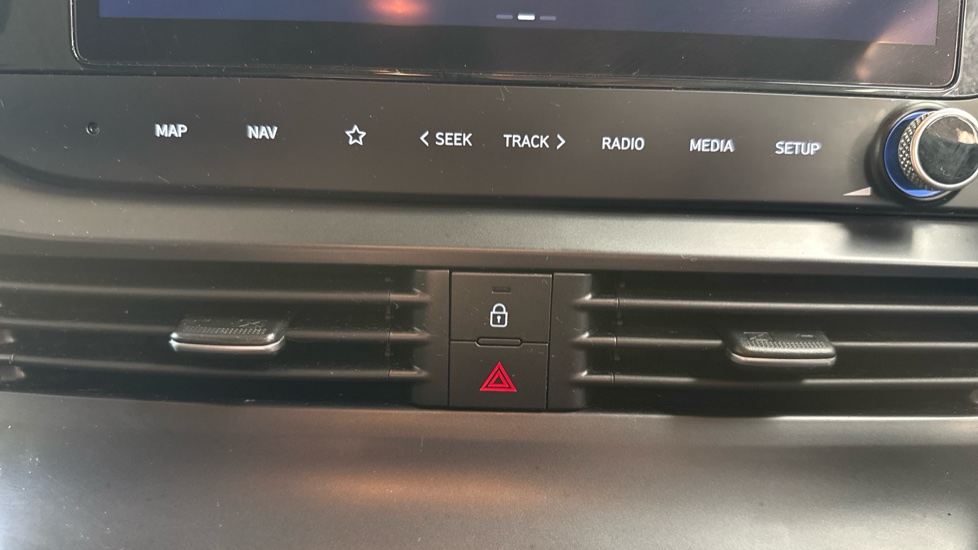 Hyundai BAYON 1.0 TGDi 48V MHEV Ultimate 5dr DCT Petrol Hatchback - Image 30