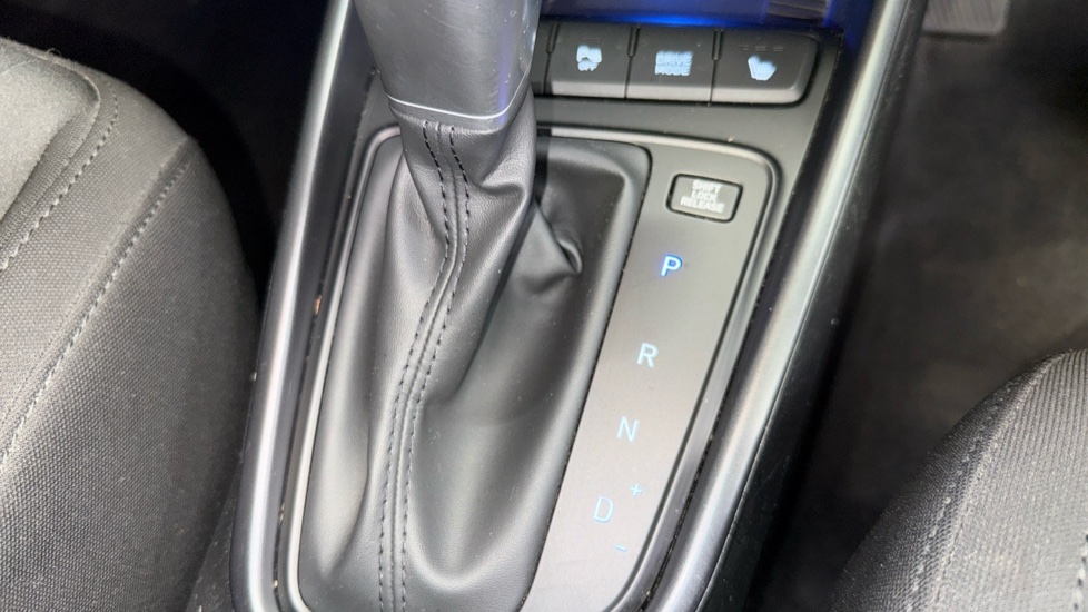 Hyundai BAYON 1.0 TGDi 48V MHEV Ultimate 5dr DCT Petrol Hatchback - Image 32