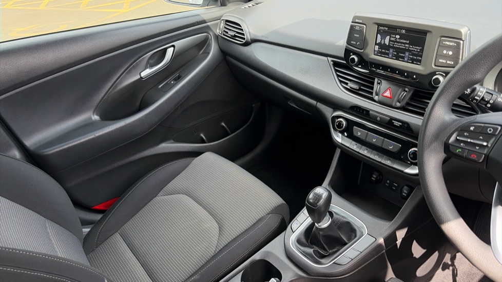 Hyundai i30 1.0T GDI S 5dr Petrol Estate - Image 14