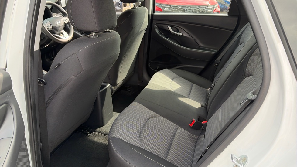 Hyundai i30 1.0T GDI S 5dr Petrol Estate - Image 16