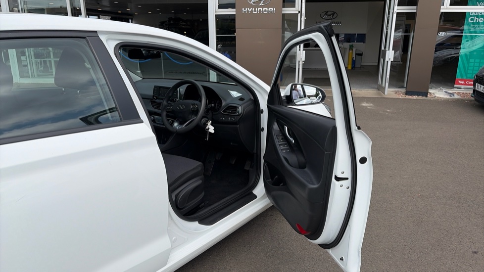 Hyundai i30 1.0T GDI S 5dr Petrol Estate - Image 36